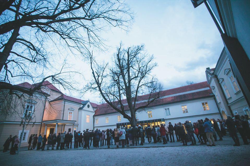 Veseli december tudi v Koroški osrednji knjižnici