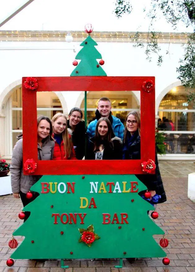 Ravenski gimanzijci spoznavali zdravo prehrano v italijanskem Bariju, zdaj se odpravljajo na Finsko (FOTO)