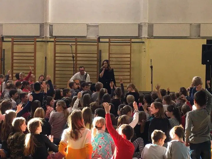 Nina Pušlar s koncertom navdušila zmagovalce akcije »Ni debate – v Surovino dajte stare aparate!« (FOTO)