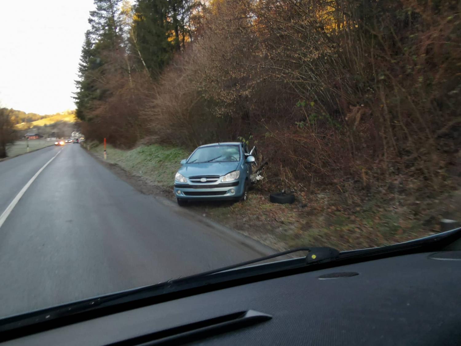 V prometni nesreči na Selah dve poškodovani osebi