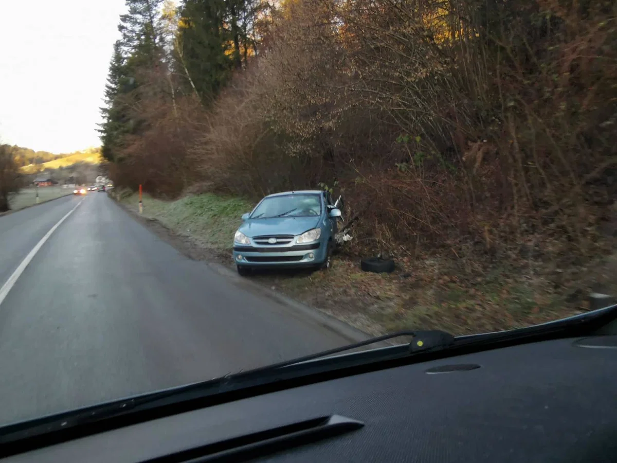 V prometni nesreči na Selah dve poškodovani osebi