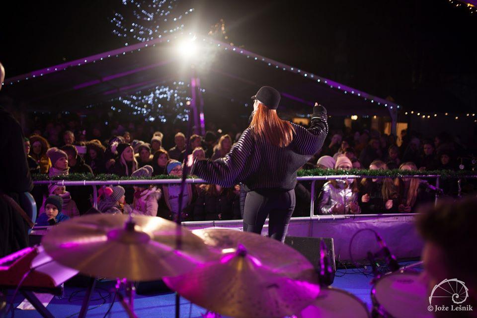 Na praznični božični dan so v Mežici uživali ob živih jaslicah in dobri glasbi (FOTO in VIDEO)
