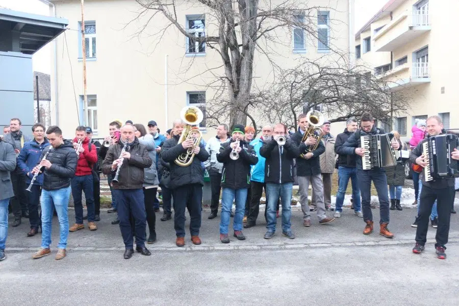 Najbolj brano januarja: Glasbeniki družno zaigrali v pozdrav Francu Šegovcu (FOTO in VIDEO)