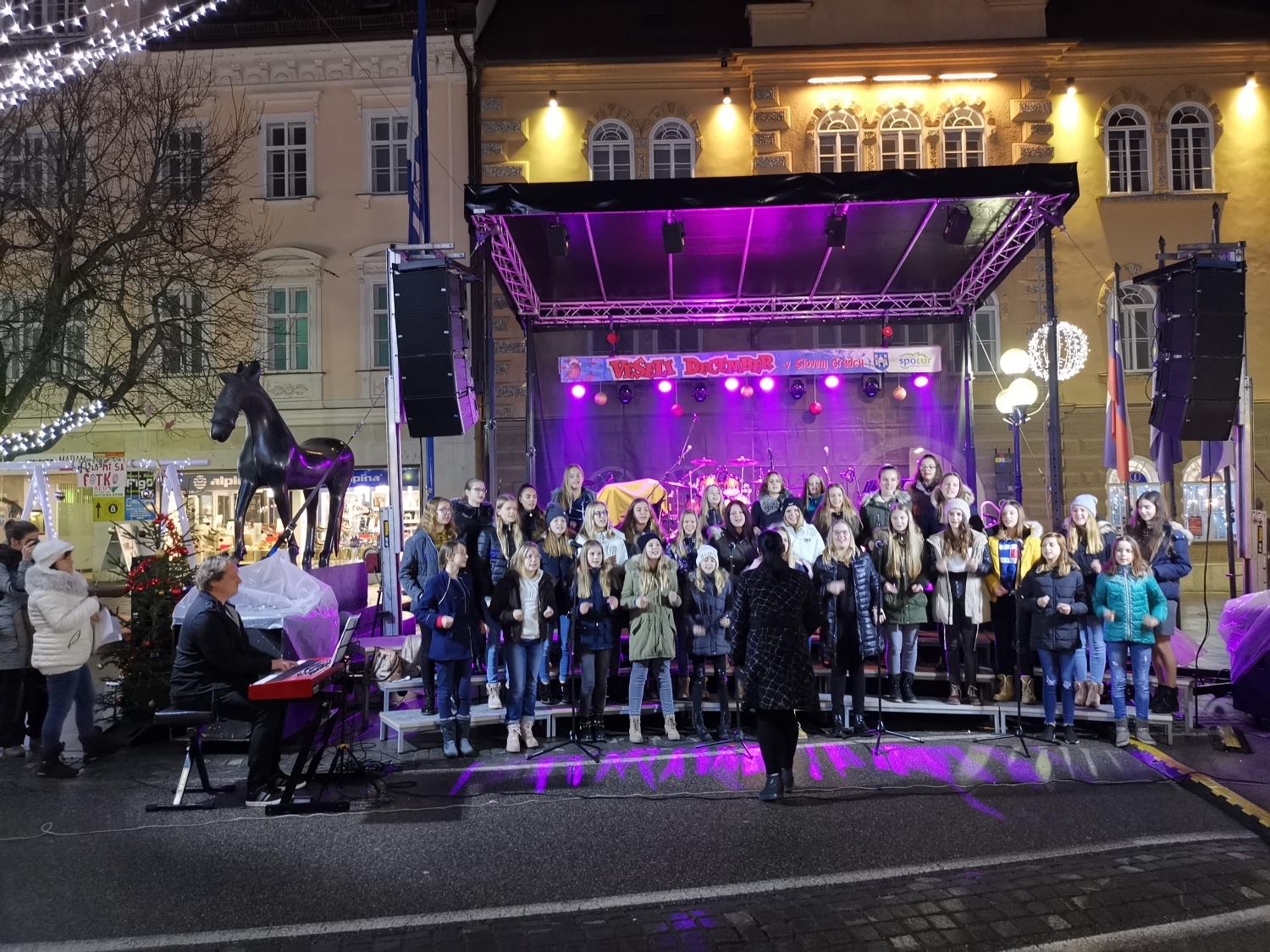 Slovenj Gradec: od božično-novoletnega sejma, do pravljične dežele, Božičnega zborčka in zabave s skupino FaušDur Band ... (FOTO in VIDEO)