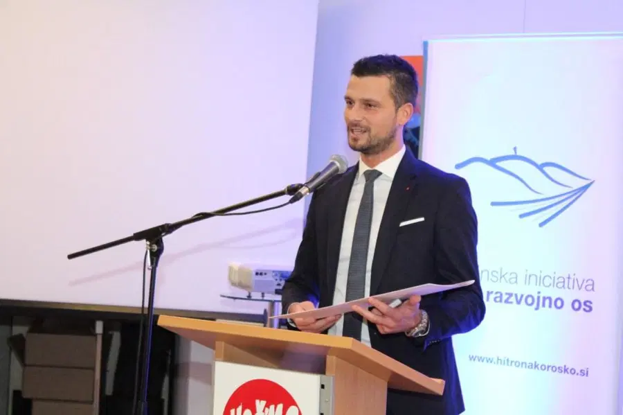 Bertoncelj odgovarja Predniku: "na ministrstvu pripravljamo poroštveni zakon, ki bo mladim omogočil nakup lastnega stanovanja"