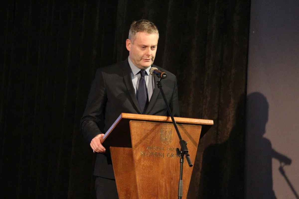 Praznično video voščilo slovenjgraškega župana Tilna Kluglerja