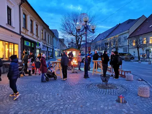 Posnetek prenosa v živo: Slovenj Gradec zasijal v soju prazničnih luči