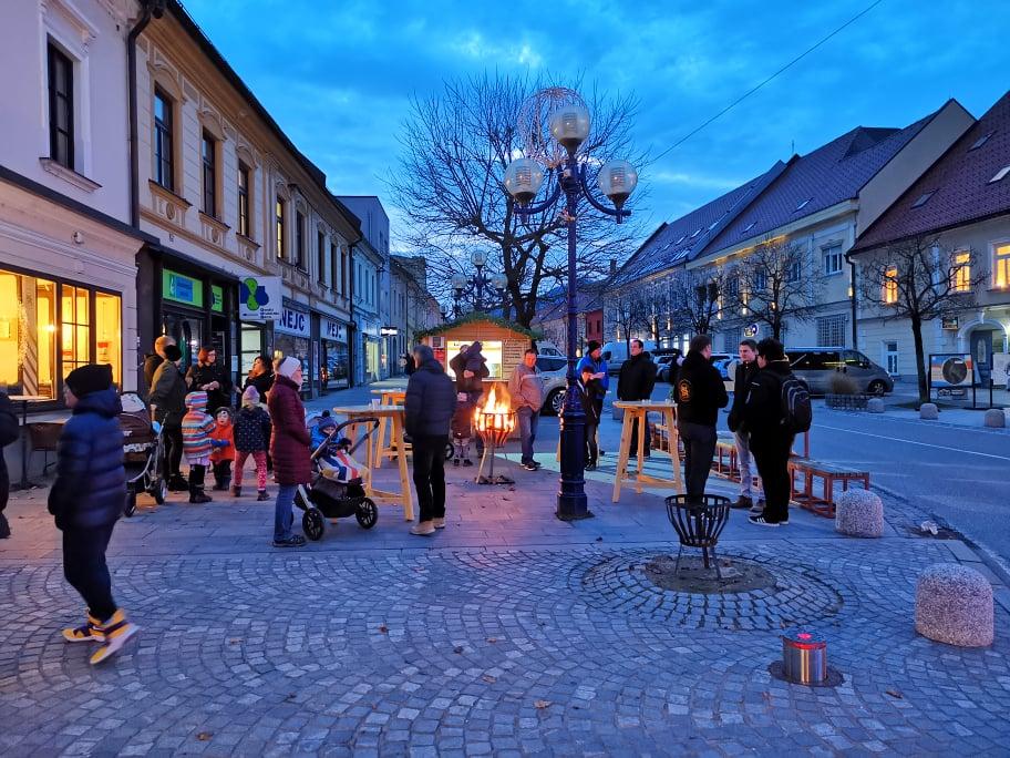 Posnetek prenosa v živo: Slovenj Gradec zasijal v soju prazničnih luči