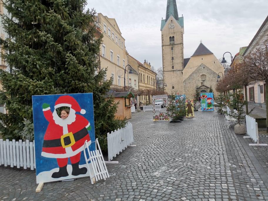 "Gremo v mesto" na božični sejem, nakupovanje pod lučkami, na koncert zasedbe FaušDur Band in Kreativo ... (VIDEO)