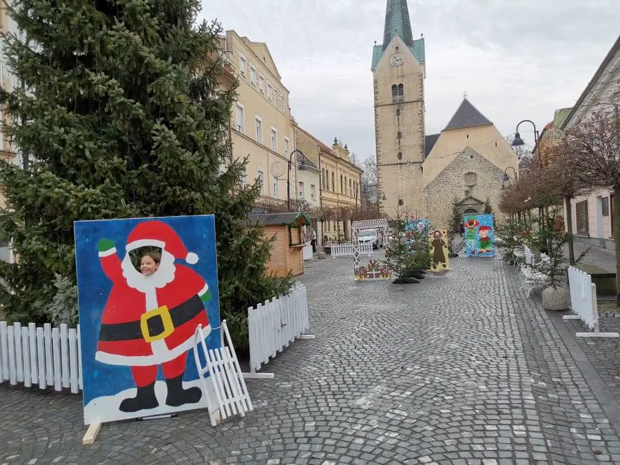 "Gremo v mesto" na božični sejem, nakupovanje pod lučkami, na koncert zasedbe FaušDur Band in Kreativo ... (VIDEO)