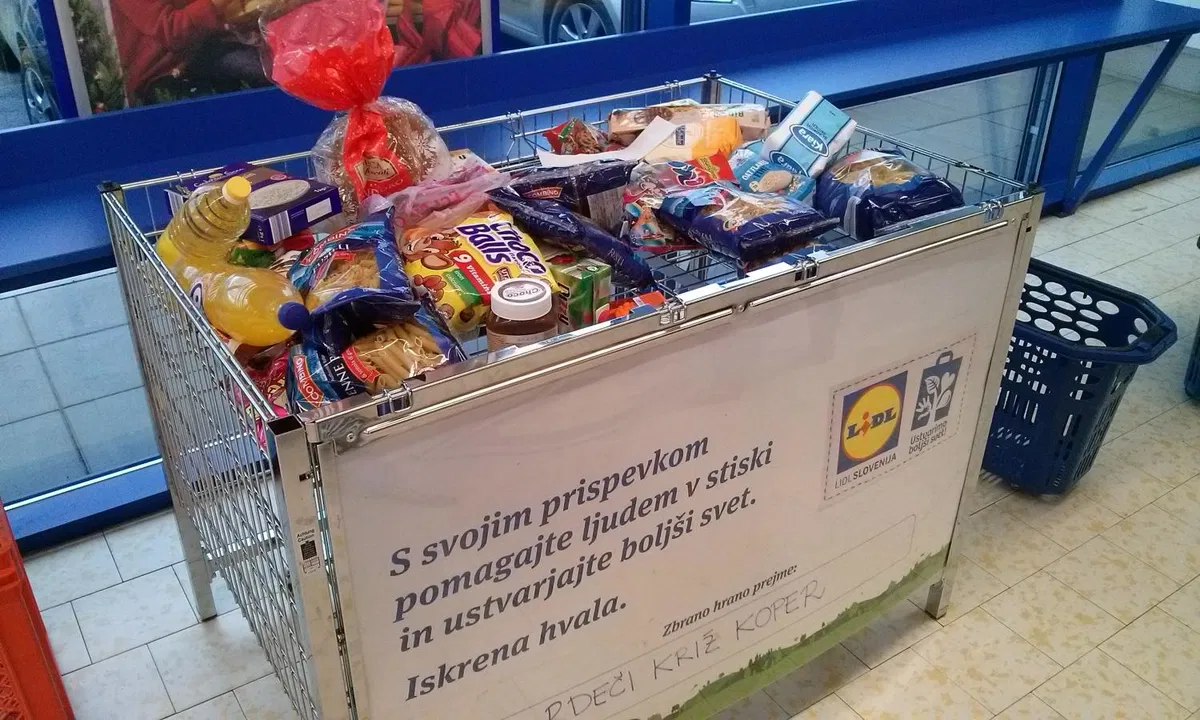 Tudi v treh koroških Lidlih košare za zbiranje hrane za ljudi v stiski (FOTO)