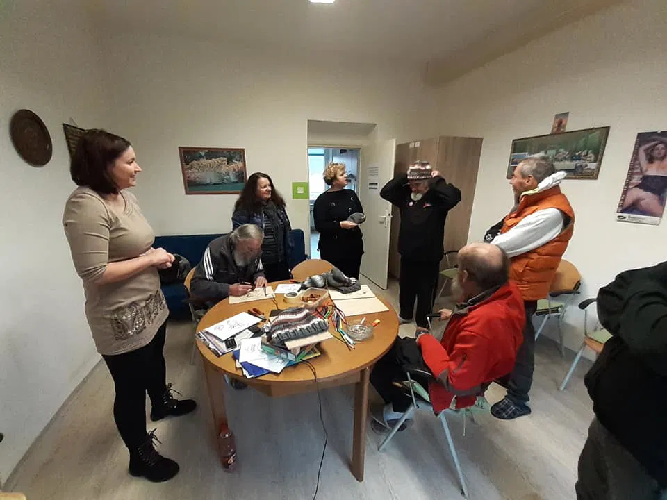 Korošici, ki bosta napadali Guinnessov rekord, razveselili brezdomce (FOTO)