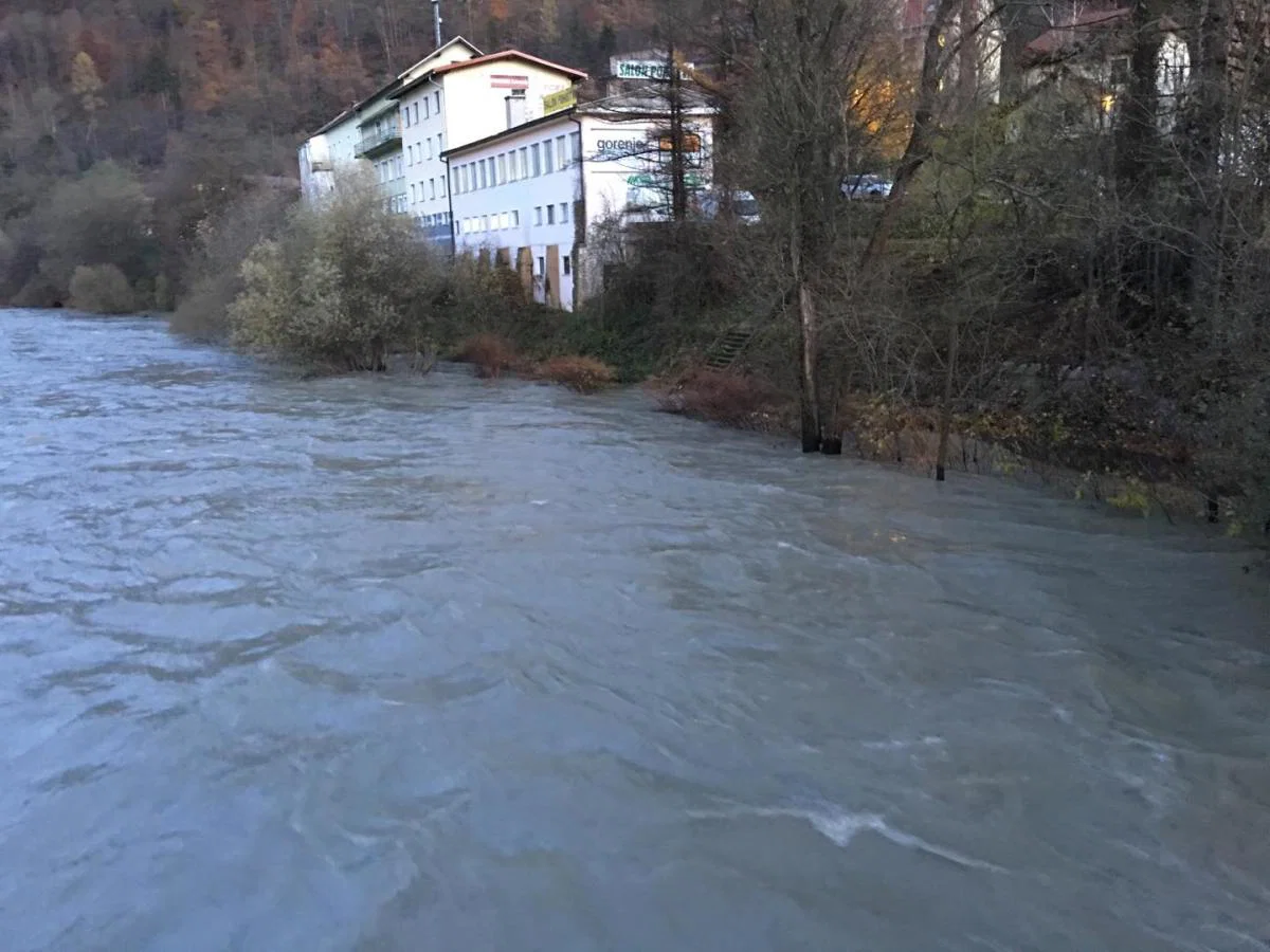 Vremenoslovci napovedujejo obilne padavine, močneje bo narasla reka Drava