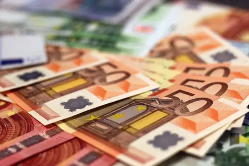 Kako bo z izvajanjem plačil med velikonočnimi prazniki?