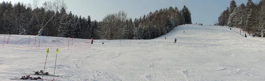V času zimskih počitnic na Poseki brezplačno smučanje za ravenske osnovnošolce in dijake