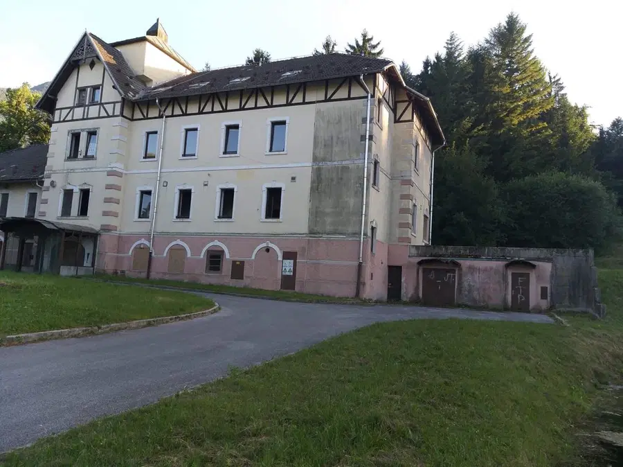 Rimski vrelec: prodaja zopet padla v vodo, objavljen že šesti razpis