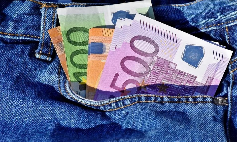 Nepridiprav iz blagajne odnesel za okoli 1000 evrov gotovine