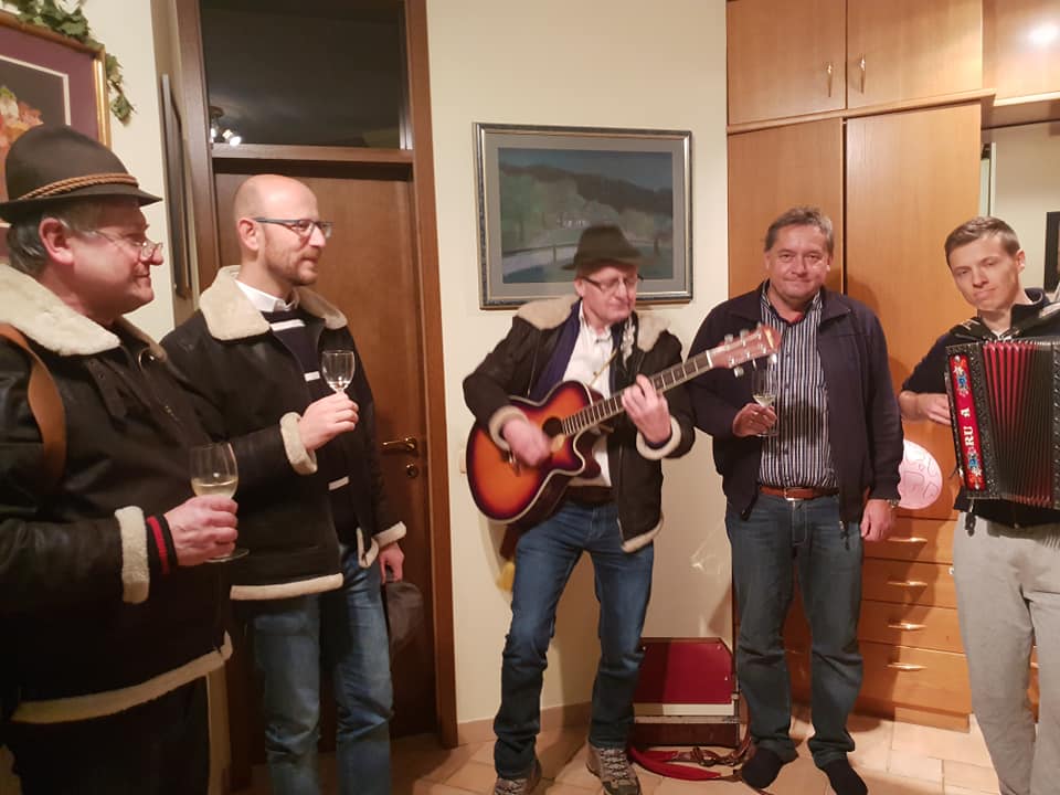 Koledniki že trkajo na vrata (FOTO)