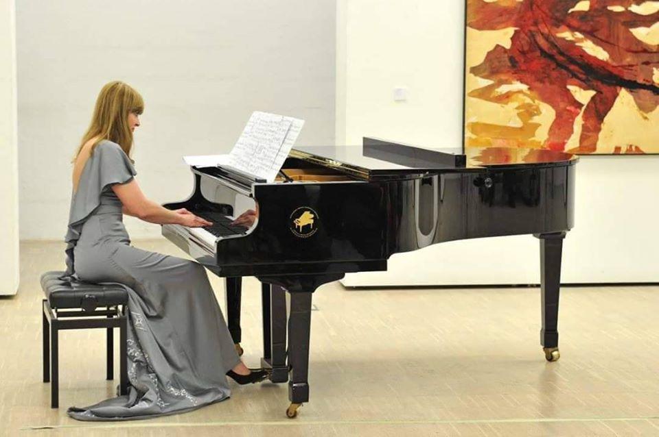 Letošnja Bernekerjeva nagrada v roke pianistki Maji Kastratovik