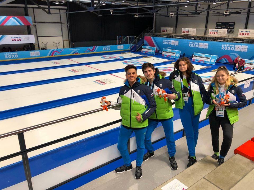 V Lozani prva zmaga za mlado slovensko ekipo v curlingu
