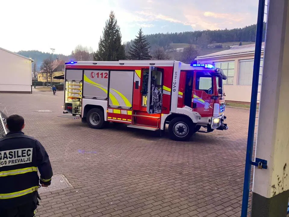 Prevaljski gasilci posredovali zaradi dima v šolski zobni ambulanti