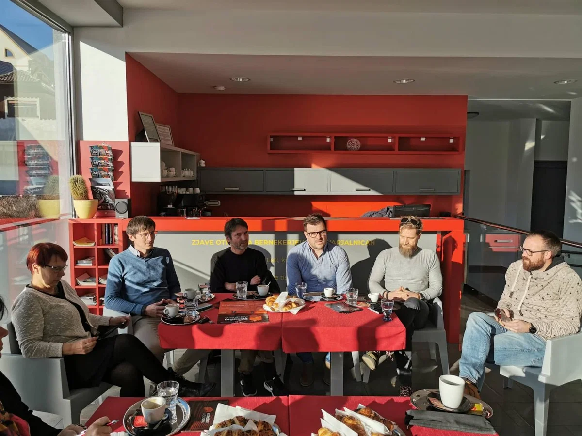 Koroški abonma: "Če želiš, da bo tvoj vrt lep, moraš zalivati tudi pri sosedu" (VIDEO in FOTO)