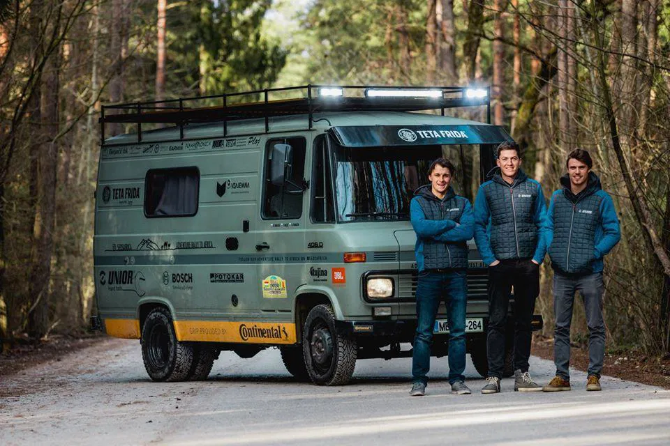 Mariborčani s starodobnikom na reli iz Budimpešte v Afriko (FOTO)