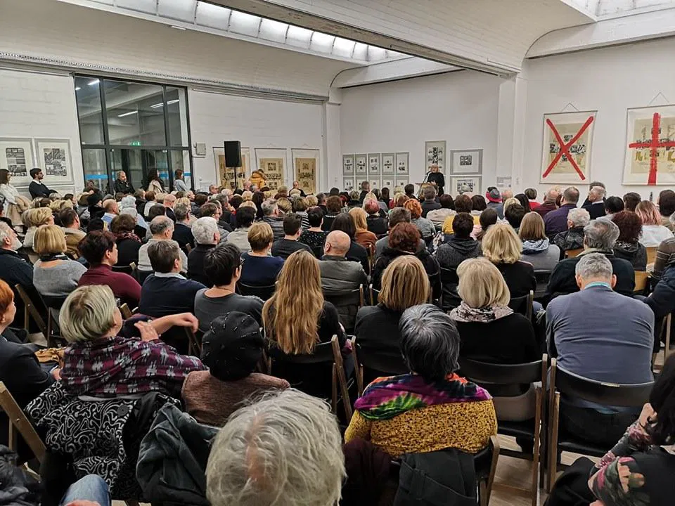 Preko 200 obiskovalcev je v Slovenj Gradcu prisluhnilo predavanju prof. dr. Renate Salecl