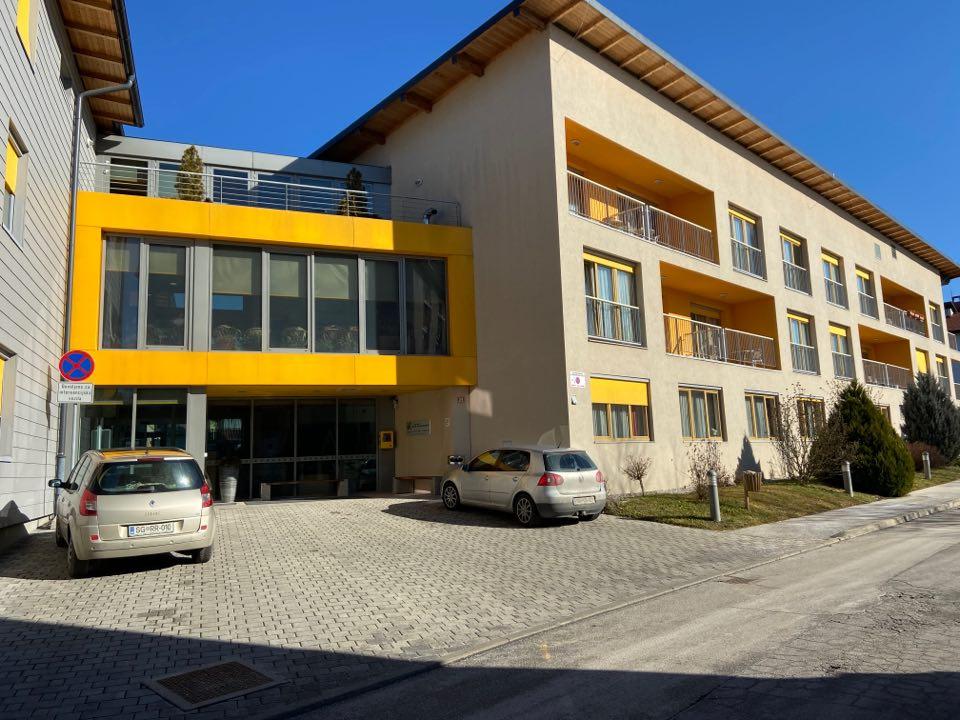 Z današnjim dnem pod posebnimi pogoji zopet mogoči obiski v domovih za starejše