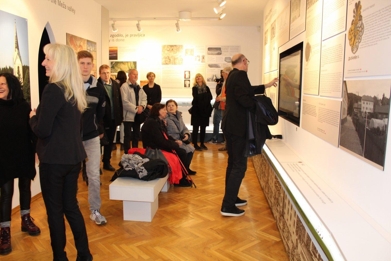 Na Ravnah so odprli stalno razstavo "Guštanj za jutrno" (FOTO)