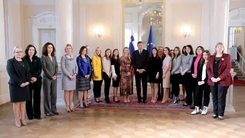 Na sprejemu pri Pahorju med udeleženkami tudi dijakinja ravenske gimnazije