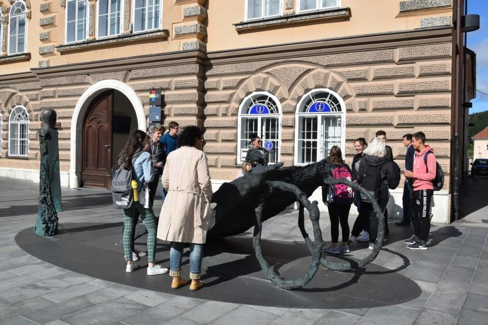 Koroška galerija se letos poklanja dvema stoletnicama
