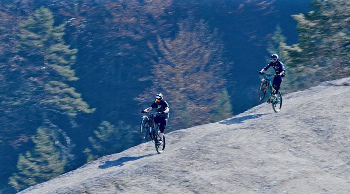 Koroška atrakcija gorskega kolesarjenja po 'Mesečevi dolini' opuščenih rovov rudnika Mežica (VIDEO)