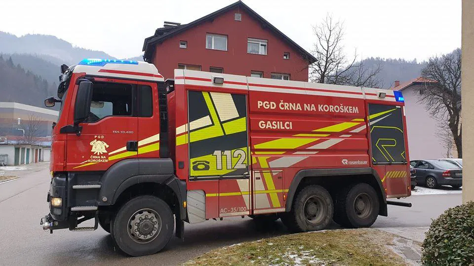 V Koprivni zagorele saje v dimniku, na kraju posredovali gasilci PGD Črna