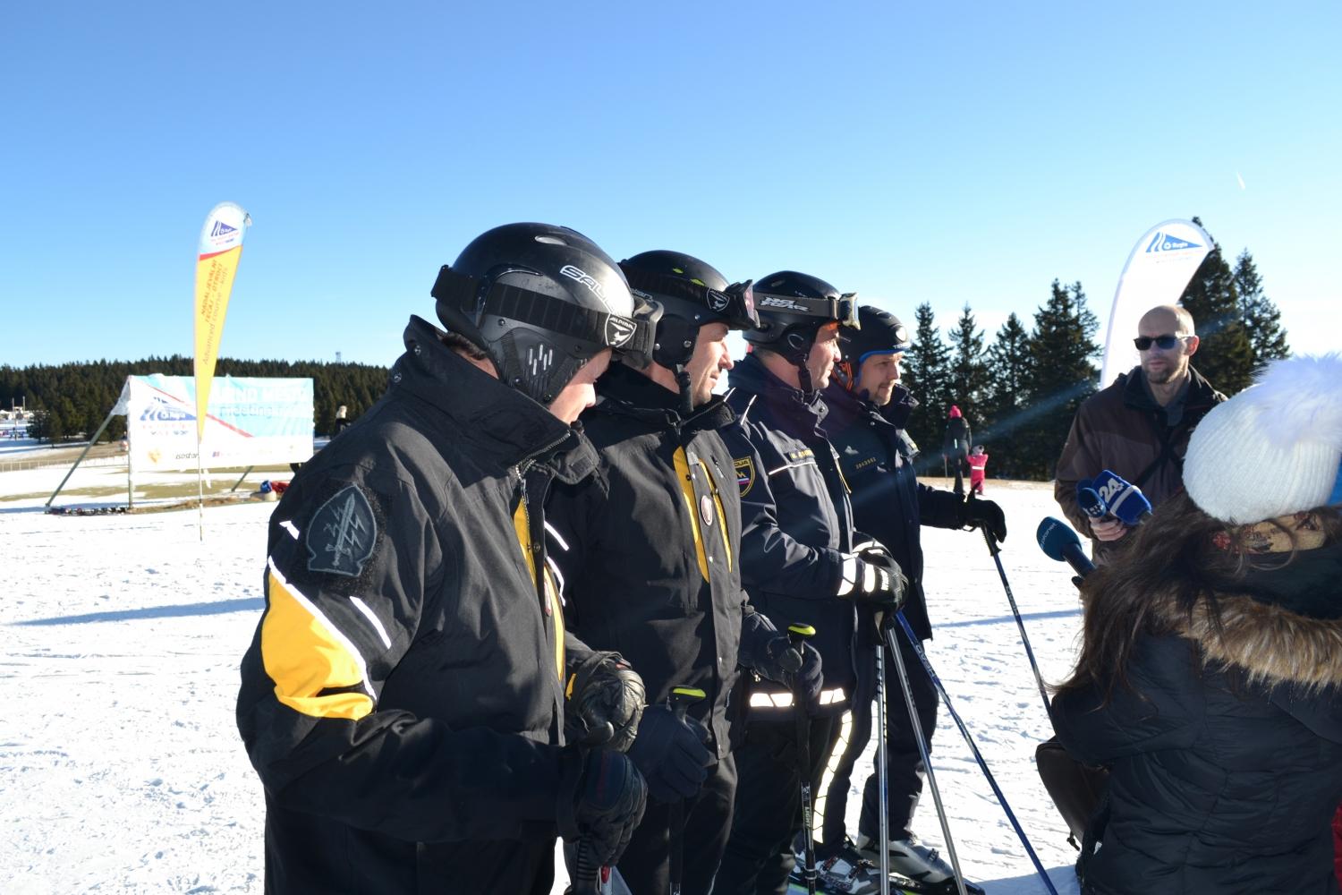 Za varnost na Kopah skrbita tudi hrvaška policista (FOTO)