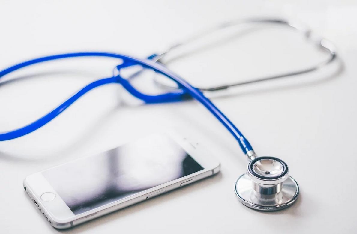 Ali uporaba mobilnega telefona res povzroča raka?