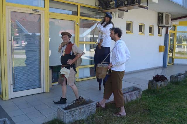 Kulturni sejem knjig v Davogradu postregel tudi z igračami in glasbo (FOTO)