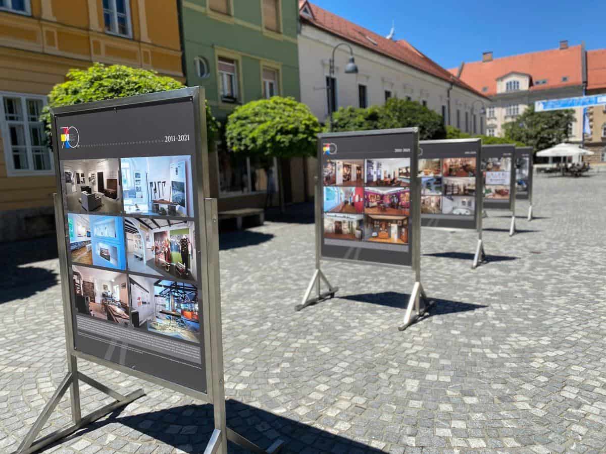 Koroški pokrajinski muzej praznuje 70 let delovanja. V ta namen v Slovenj Gradcu odprli ulično razstavo