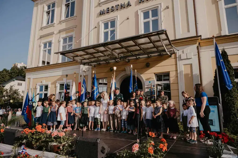 Ob dnevu državnosti na Ravnah pripravili osrednjo proslavo za Mežiško dolino (FOTO)