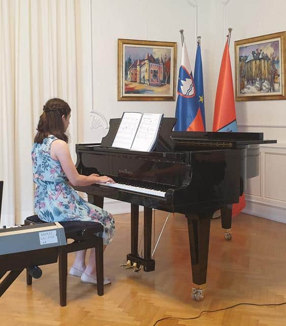 V krasnem ambientu dvorca Bukovje učenci glasbene sekcije Katica pripravili nepozaben zaključni koncert