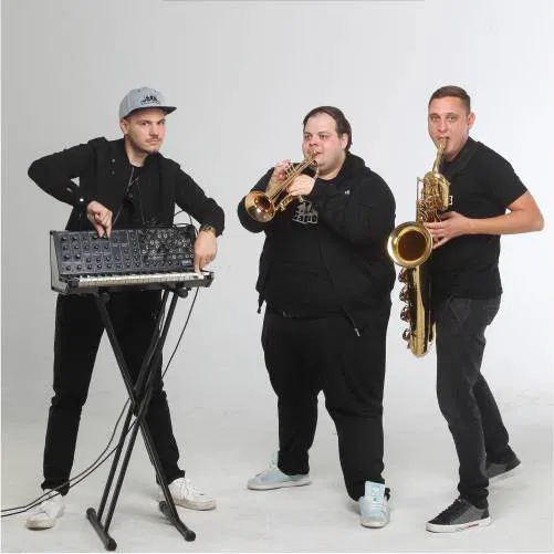 Jutri v Kompleksu trio SaGaDuDaB, v soboto branje poezije