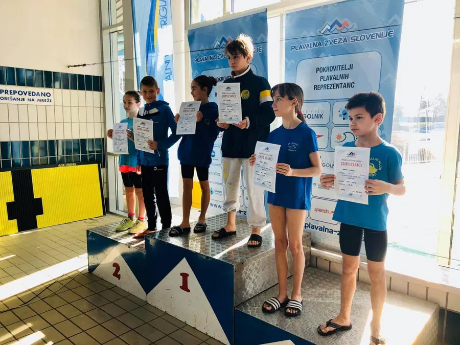 Drugi dan državnega prvenstva v plavanju mladi Fužinarjevi upi znova povsem pri vrhu (FOTO)