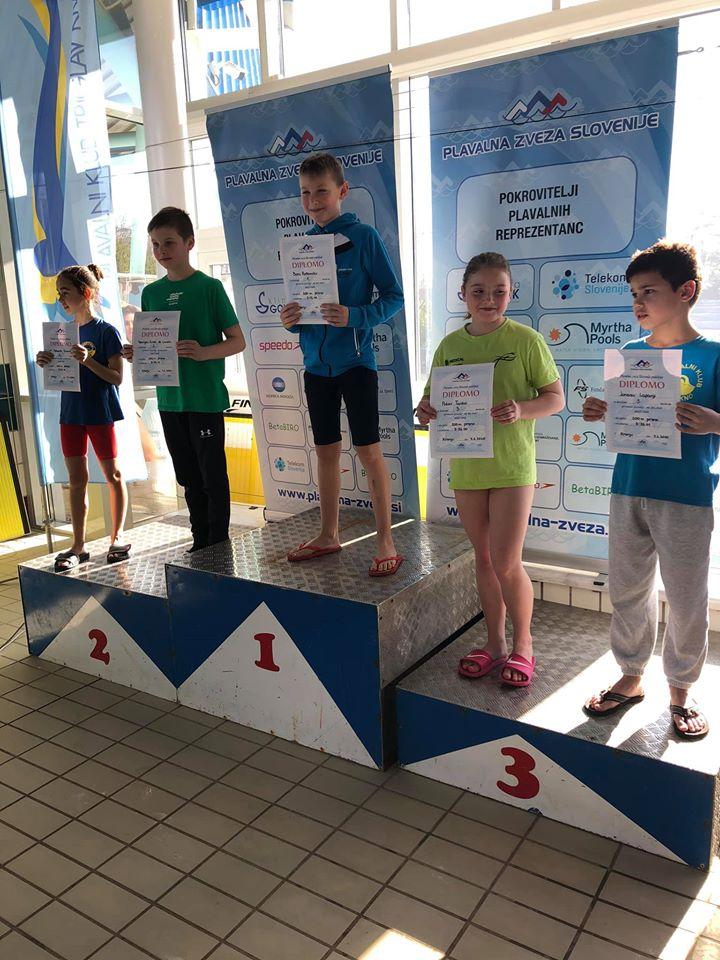 Mladi plavalci Fužinarja že prvi dan državnega prvenstva posegli po najvišjih mestih (FOTO)