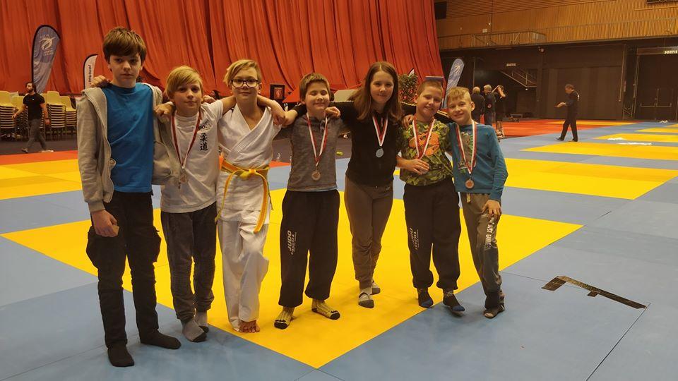 Koroški judoisti zasedli najvišje stopničke na tekmovanjih v Lendavi in v Franciji (FOTO)