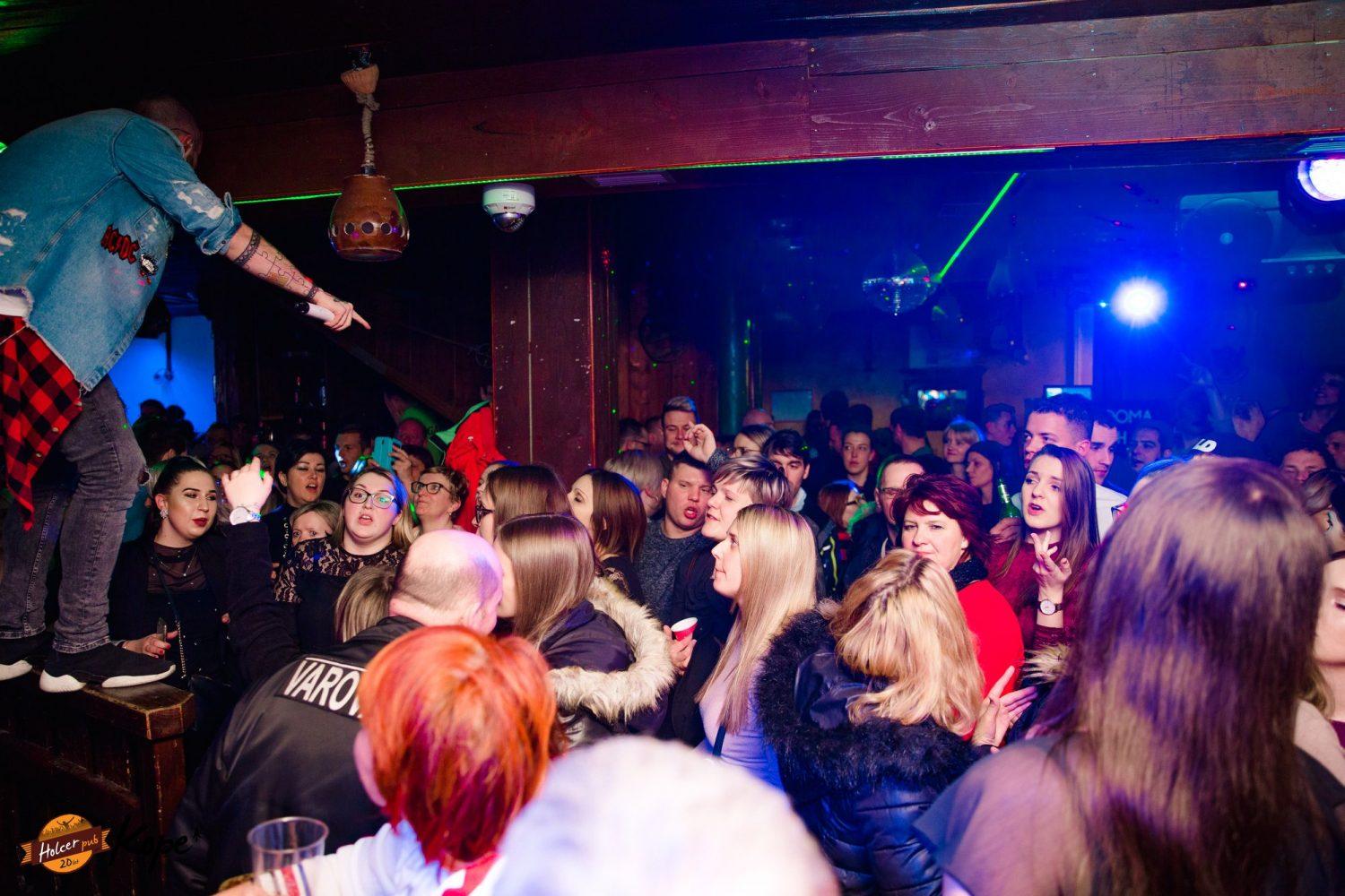 Po zabavi s Poskočnimi muzikanti bo na Kopah valentinov koncert Davorja Borna in žur z Zvito Feltno (FOTO)