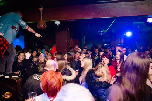 Po zabavi s Poskočnimi muzikanti bo na Kopah valentinov koncert Davorja Borna in žur z Zvito Feltno (FOTO)
