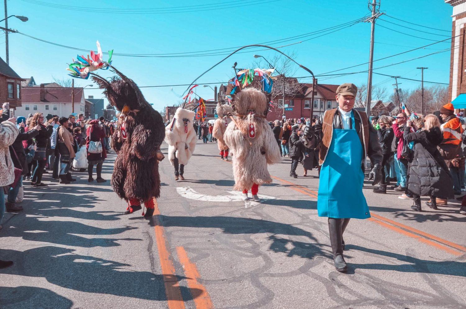 Kurenti tradicionalno preganjali zimo tudi v ZDA (FOTO)