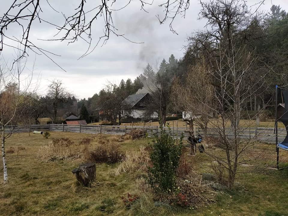 Na Ravnah občan pozabil hrano na štedilniku, v Podgorju zagorele saje v dimniku (FOTO)