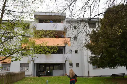 Dunja s koncertom presenetila stanovalce Koroškega doma v Črnečah (FOTO)