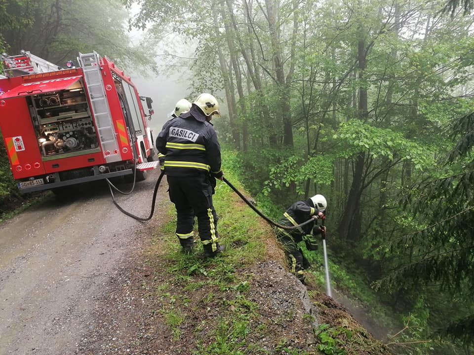 Gasilci posredovali nad Muto, kjer je zagorelo v gozdu (FOTO)